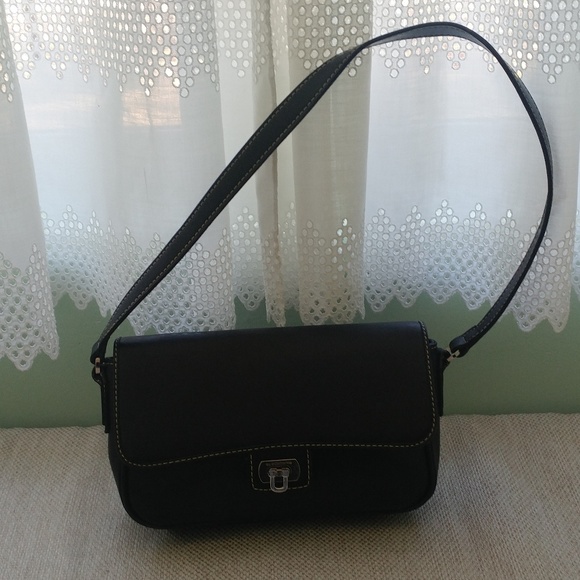 Liz Claiborne Handbags - LIZ CLAIBORNE BLACK SMALL HANDBAG